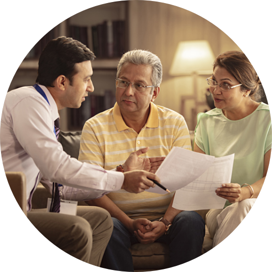 Kozynap mattress expert consulting couple for personalized sleep and mattress selection guidance